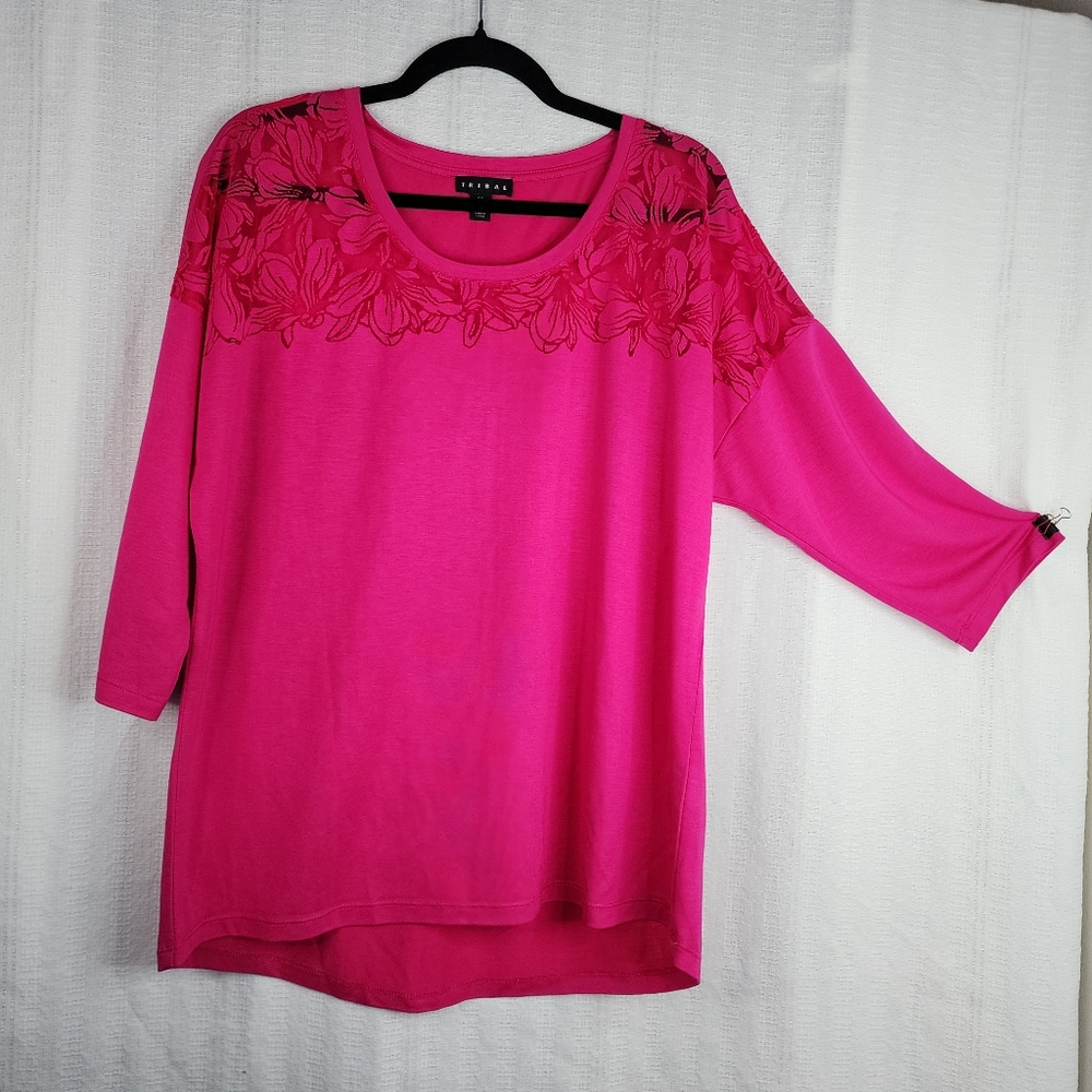 🪼NWOT  TRIBAL MAGENTA 3/4 SLEEVE STRETCH TOP WITH FLORAL NECKLINE - SIZE …